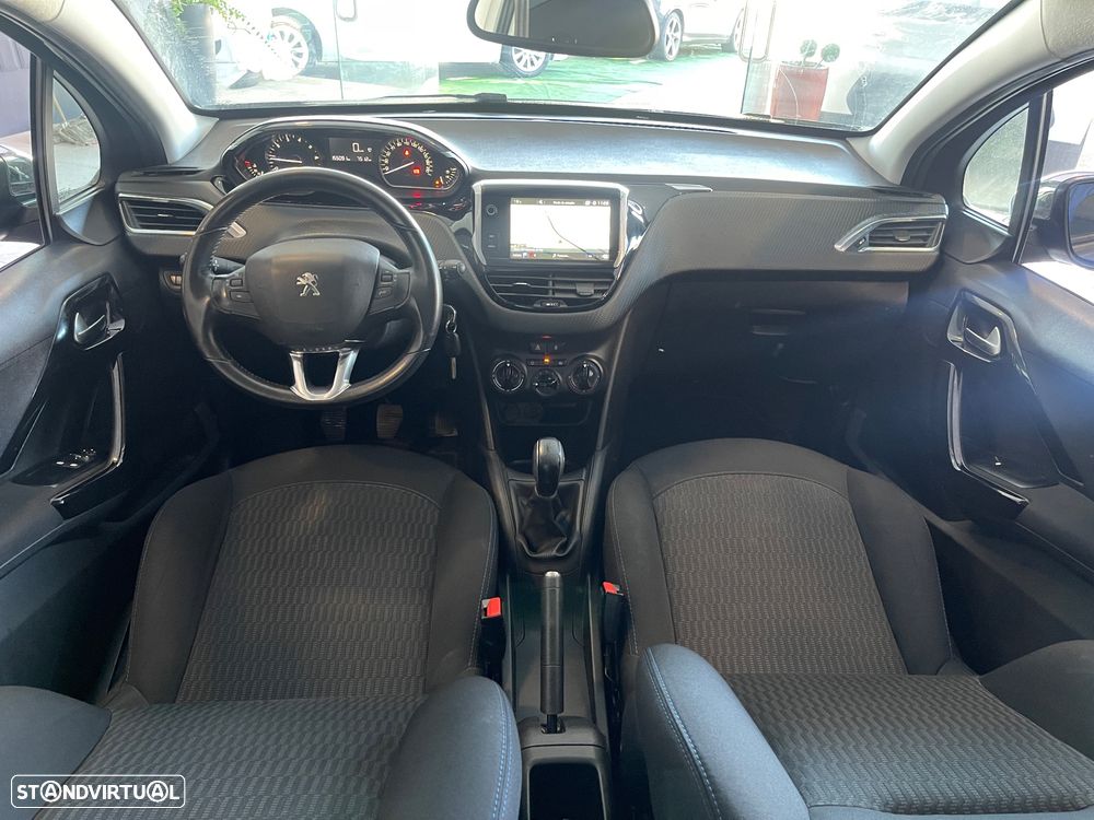 Peugeot 208 1.2 PureTech Signature - 17