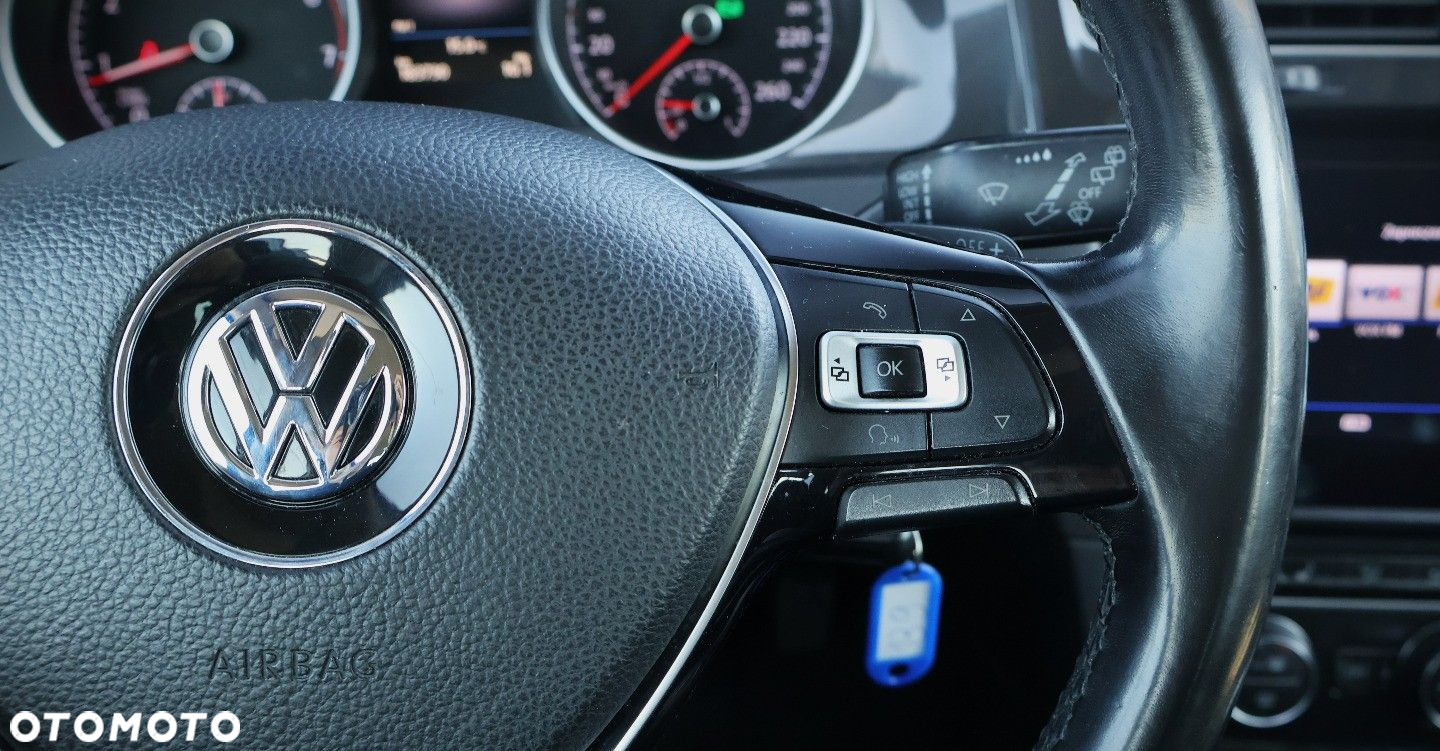 Volkswagen Golf - 21