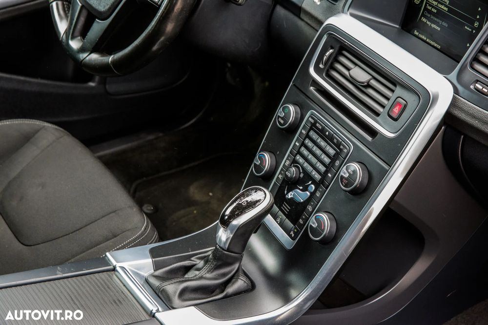 Volvo V60 D2 Geartronic Kinetic - 37