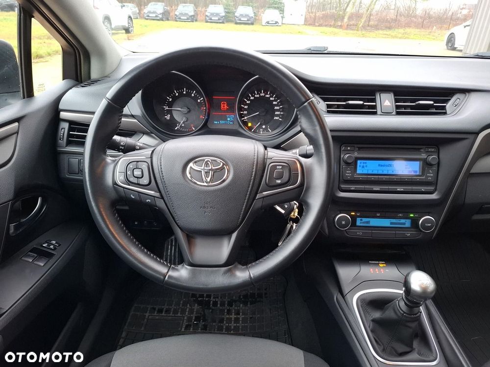 Toyota Avensis 1.6 Active - 12