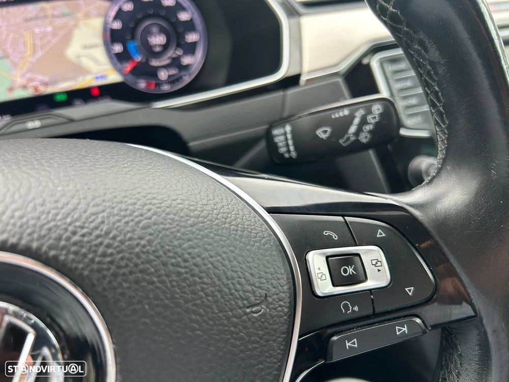VW Passat Variant 1.6 TDI Highline DSG - 24