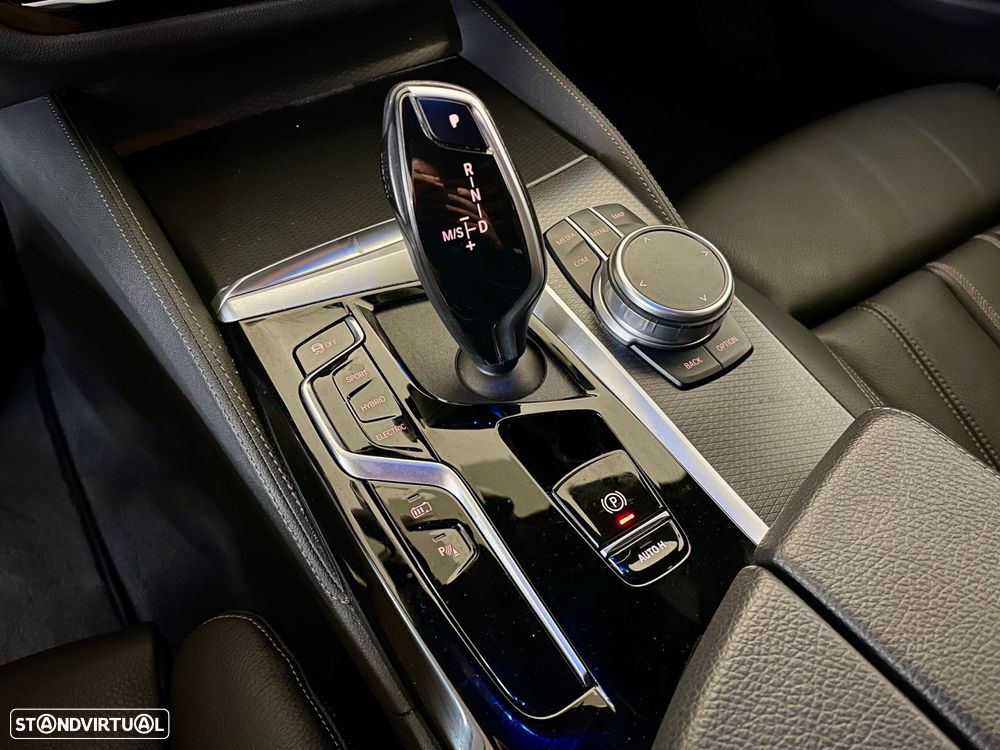 BMW 520 e Pack M - 24