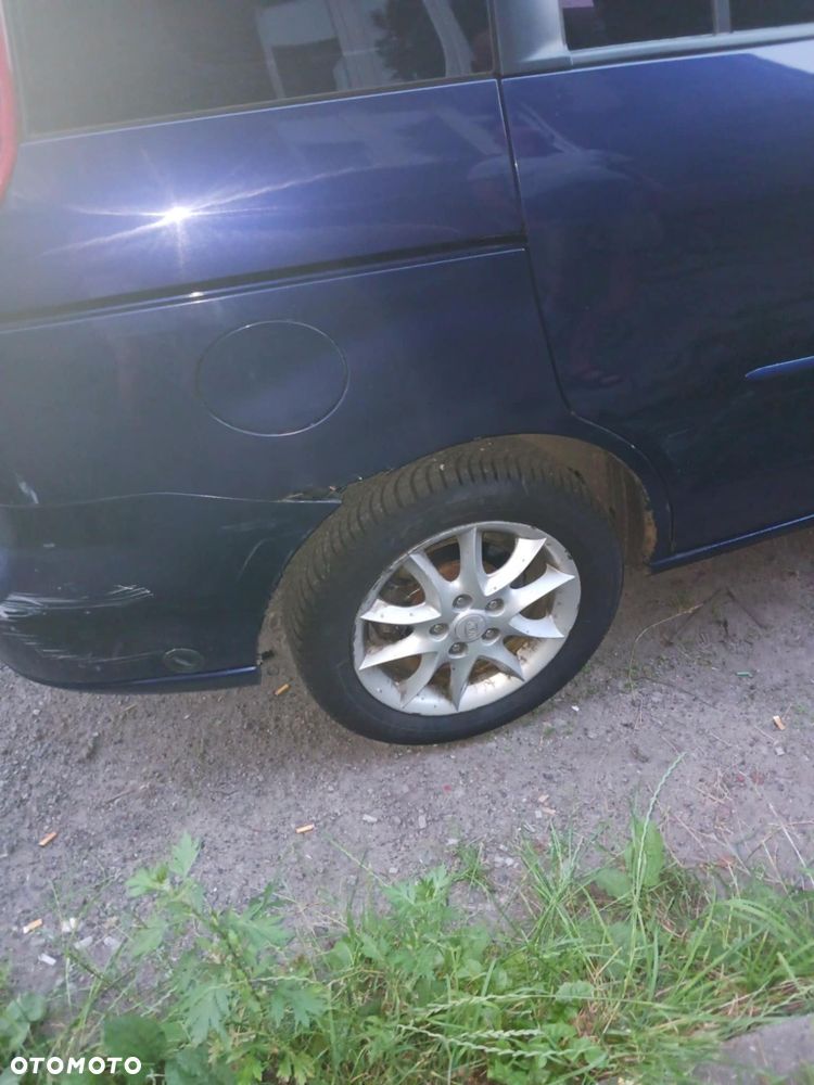 Mazda 5 - 6