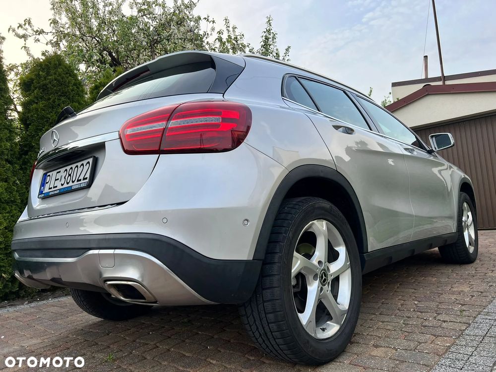 Mercedes-Benz GLA 200 d 7G-DCT AMG Line - 8