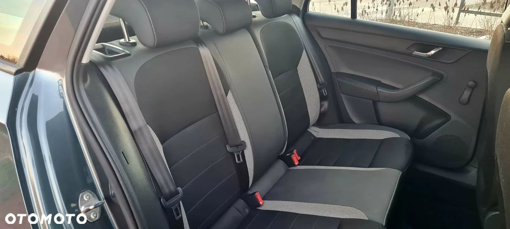 Skoda RAPID 1.2 TSI (Green tec) Cool Edition - 11