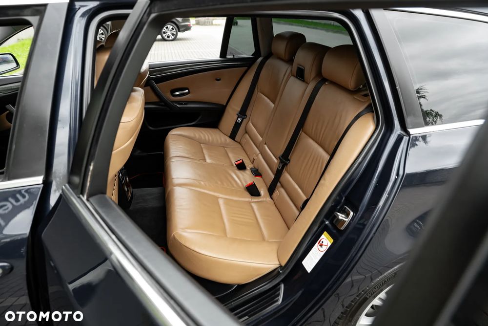 BMW Seria 5 525xi Edition Exclusive - 17