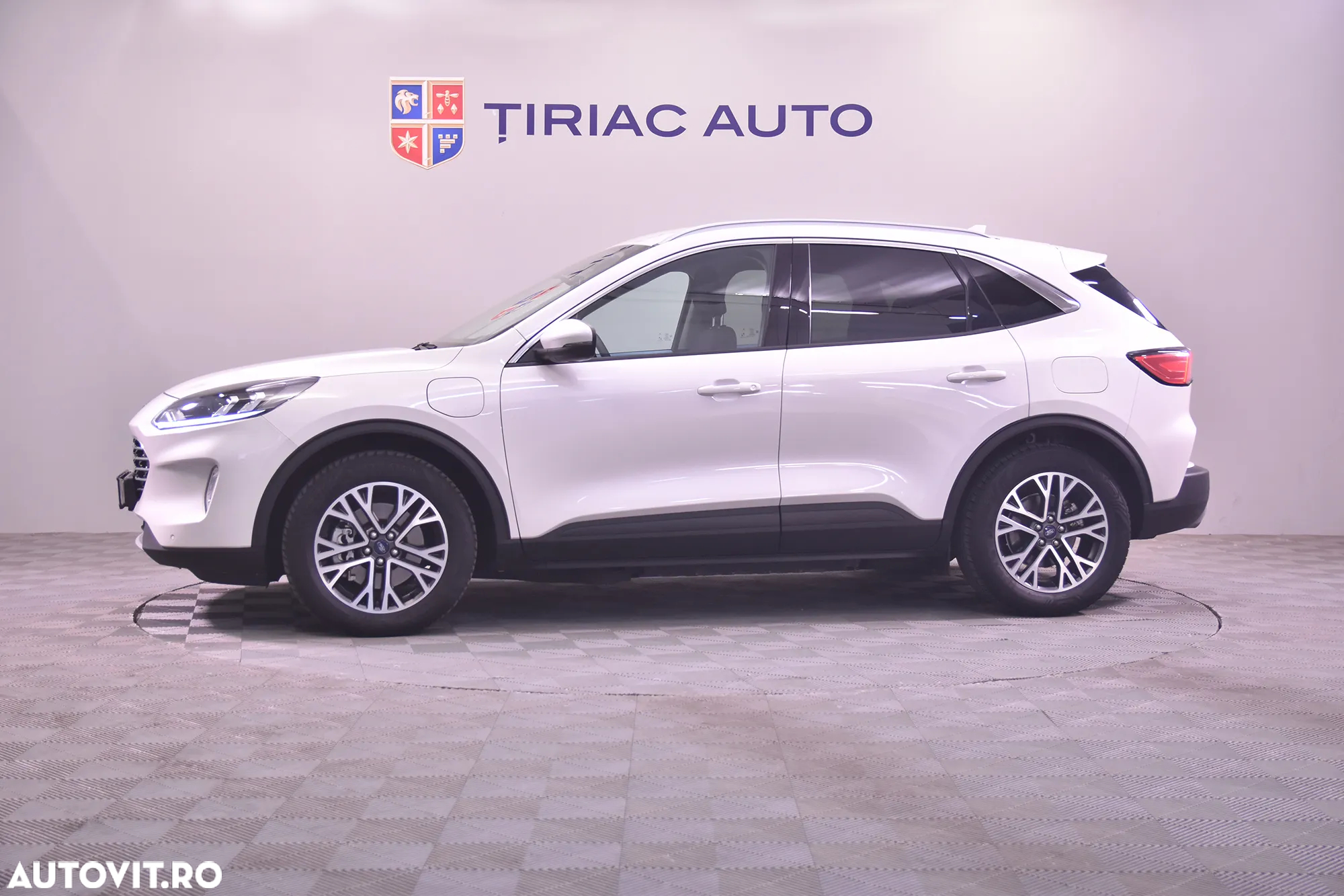 Ford Kuga - 2
