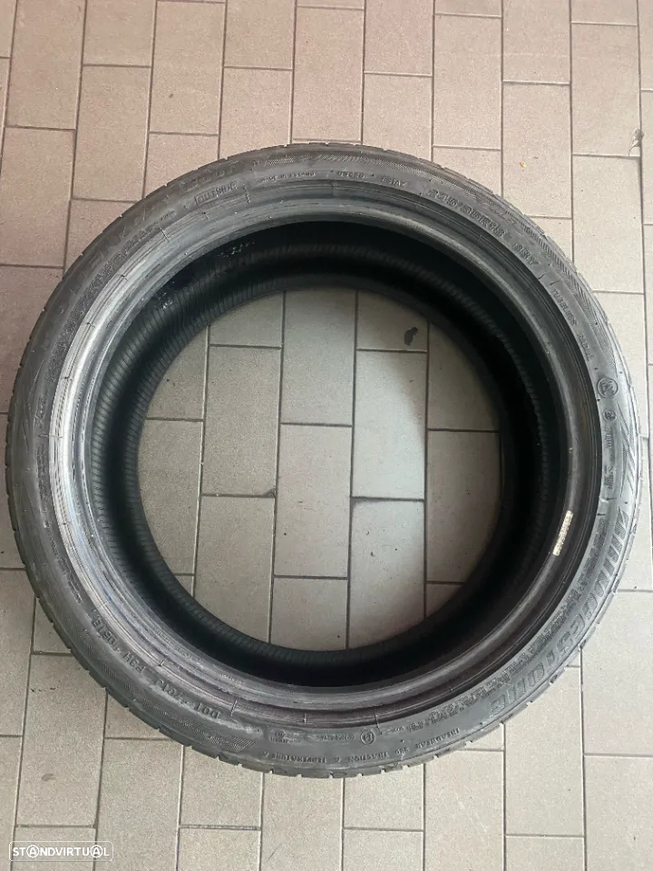 2 pneus 245/35/18 Bridgestone potenza S001 RFT com mais de 60% de piso - 3