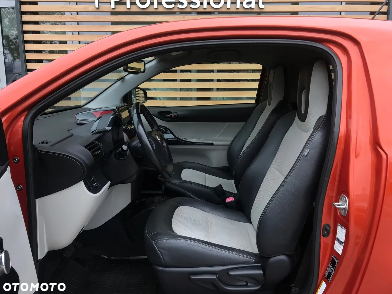 Toyota iQ 1.33 Plus EU5 CVT - 32