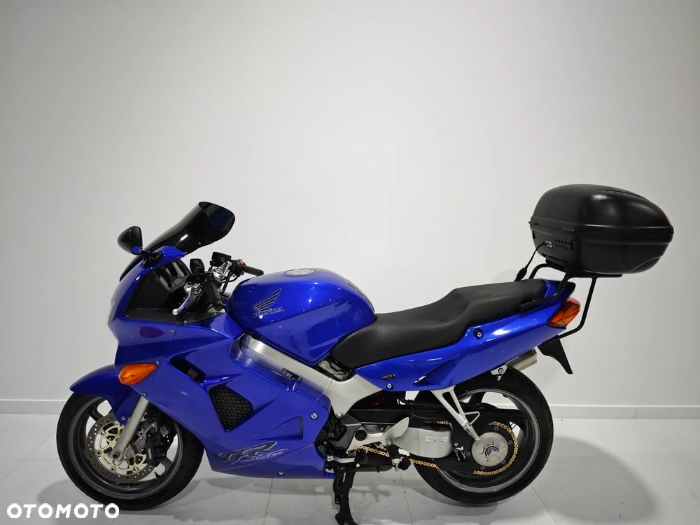 Honda VFR - 4