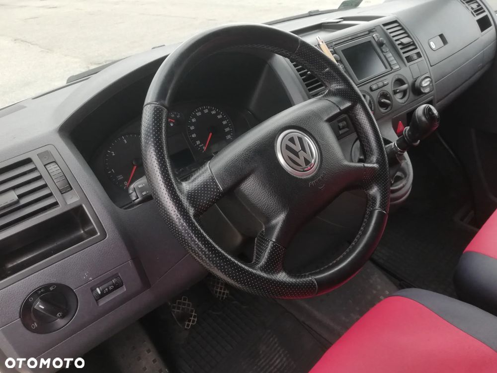 Volkswagen Caravelle - 7