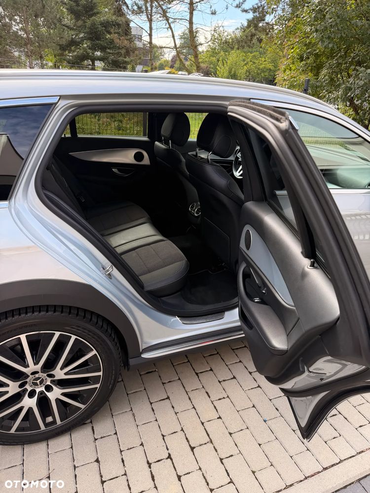 Mercedes-Benz Klasa E 220 d 4-Matic AMG - 23