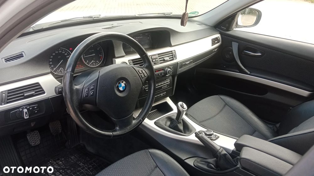 BMW Seria 3 318d DPF Edition Exclusive - 13