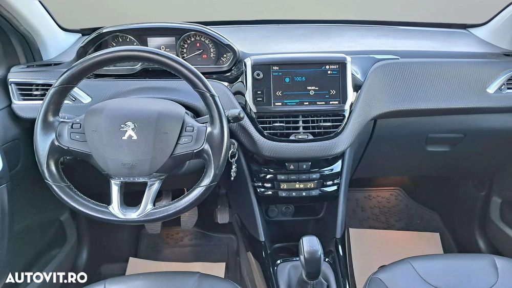 Peugeot 2008 1.2 PureTech Turbo Allure - 5