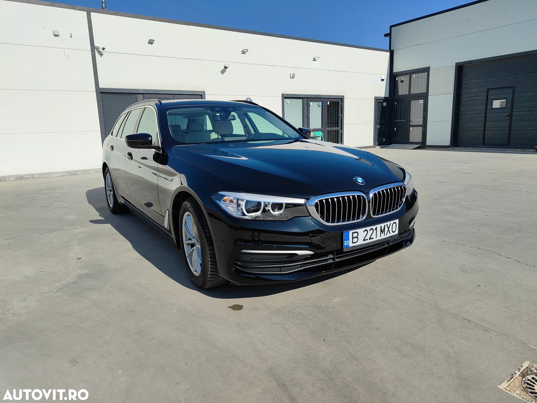 BMW Seria 5 520i Touring Aut. - 1