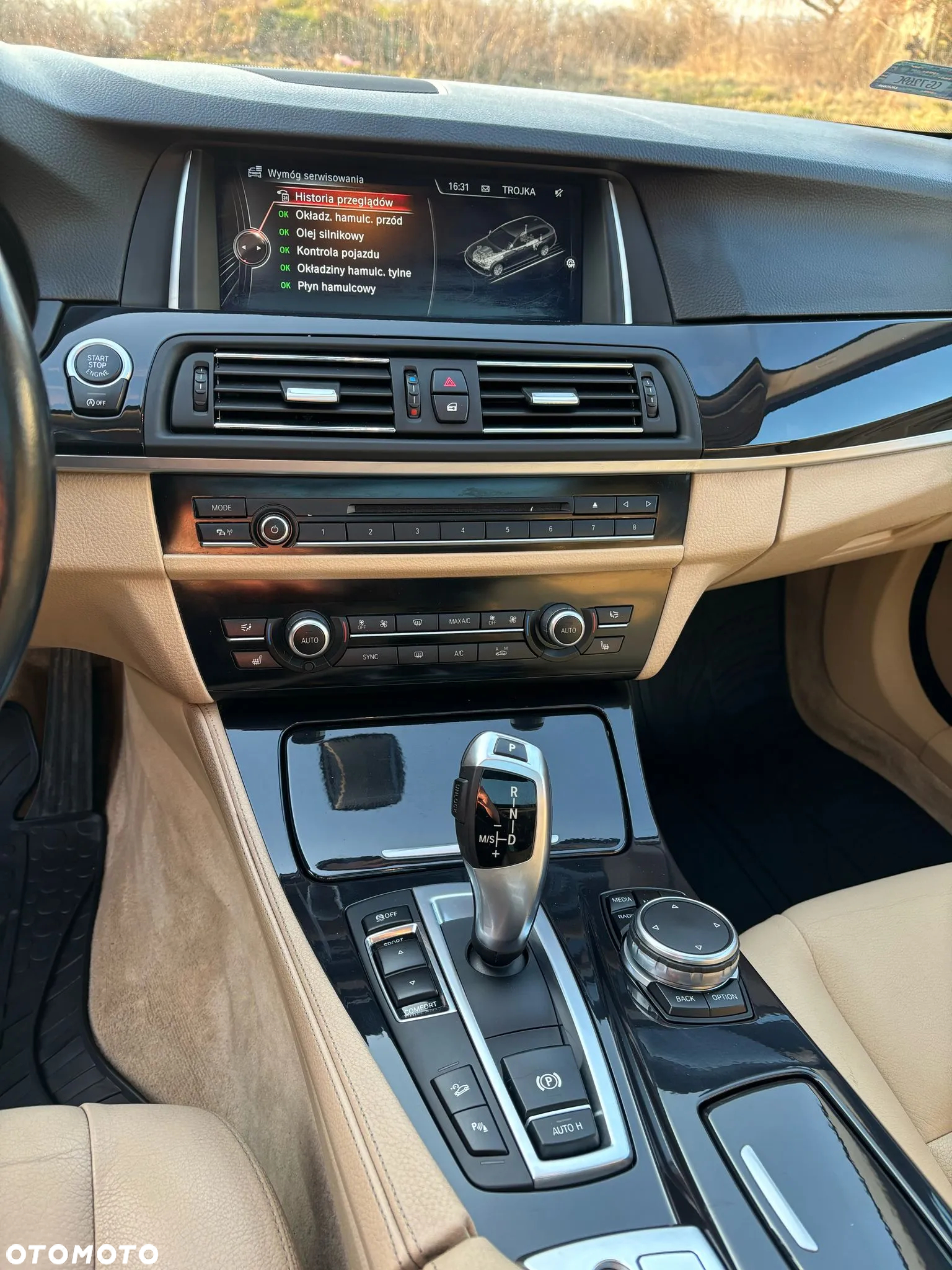 BMW Seria 5 520d xDrive Touring - 10