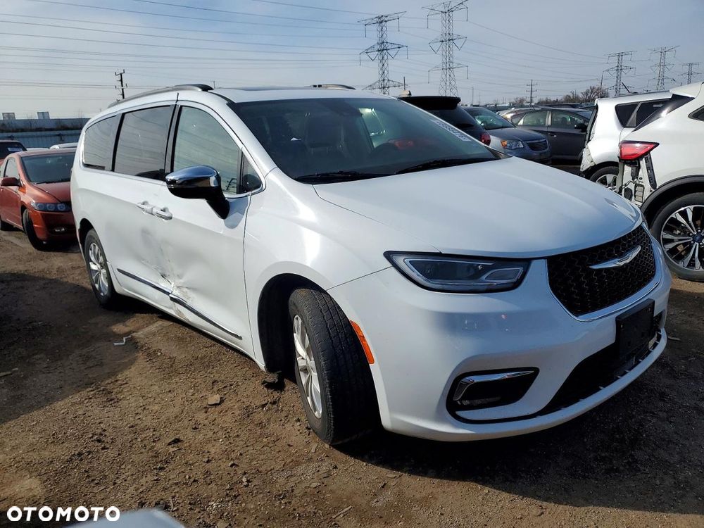 Chrysler Pacifica - 5