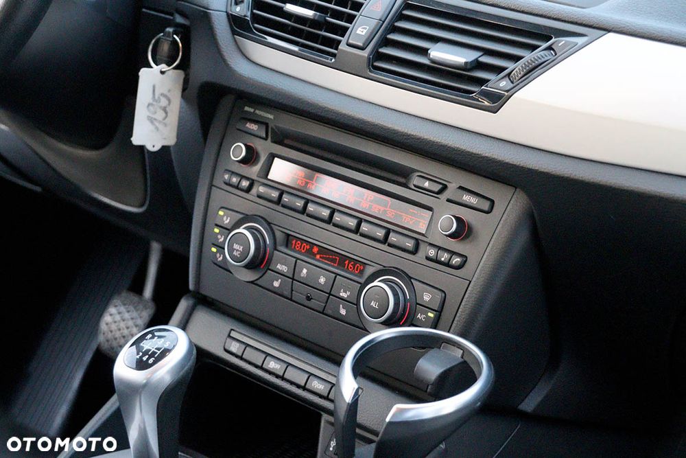 BMW X1 sDrive18d xLine - 34