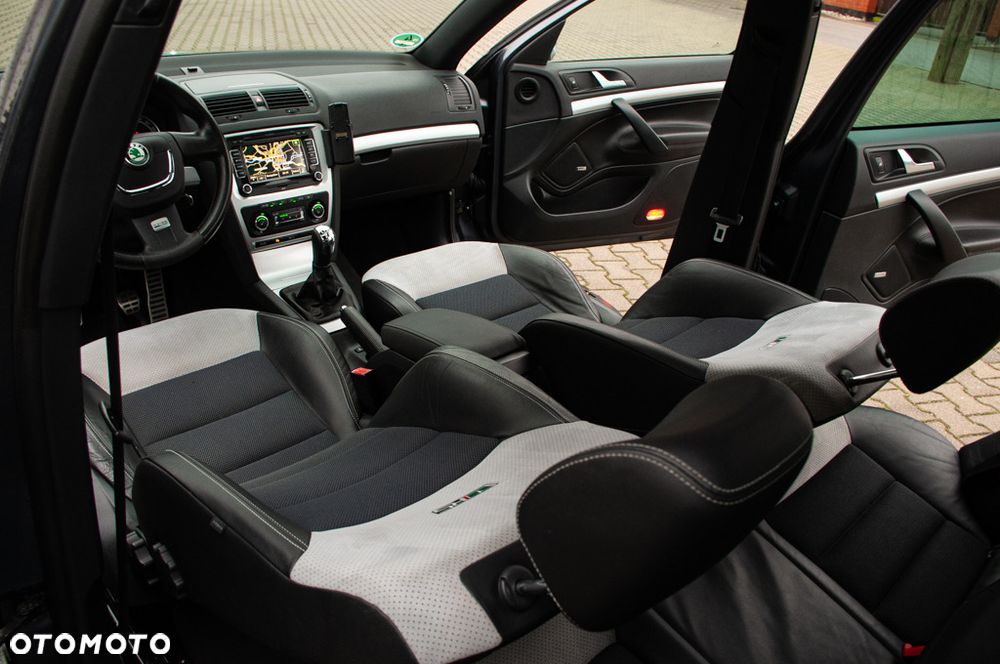 Skoda Octavia 2.0 TDI DPF RS - 20