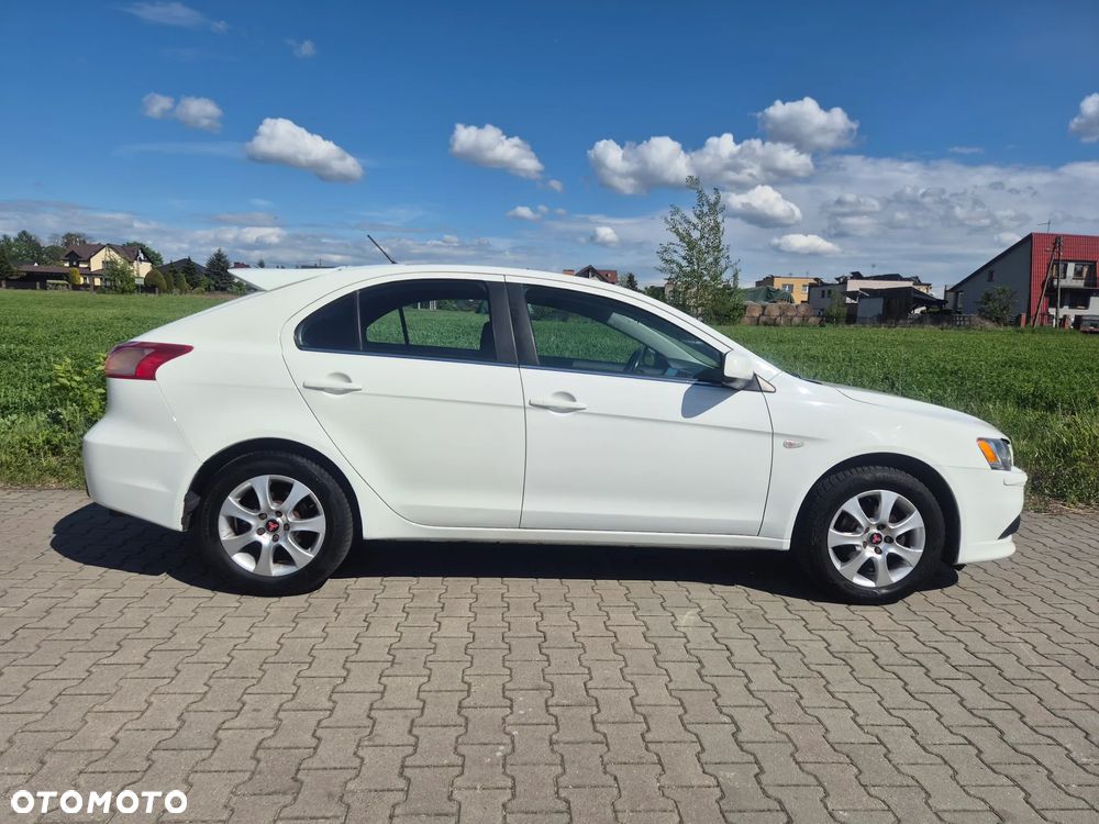 Mitsubishi Lancer 1.5 Invite - 4