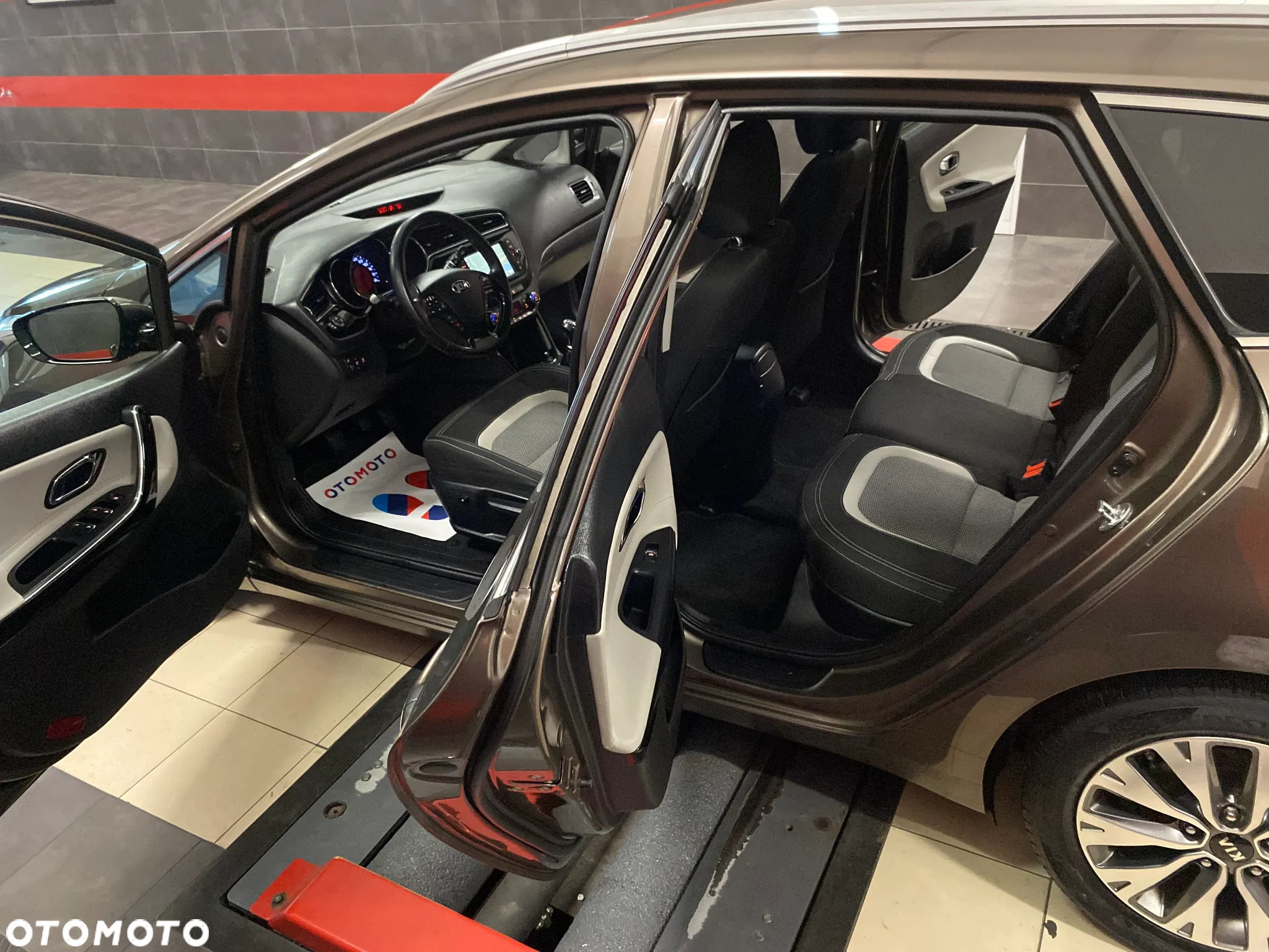Kia Ceed 1.6 GDI Spirit - 17