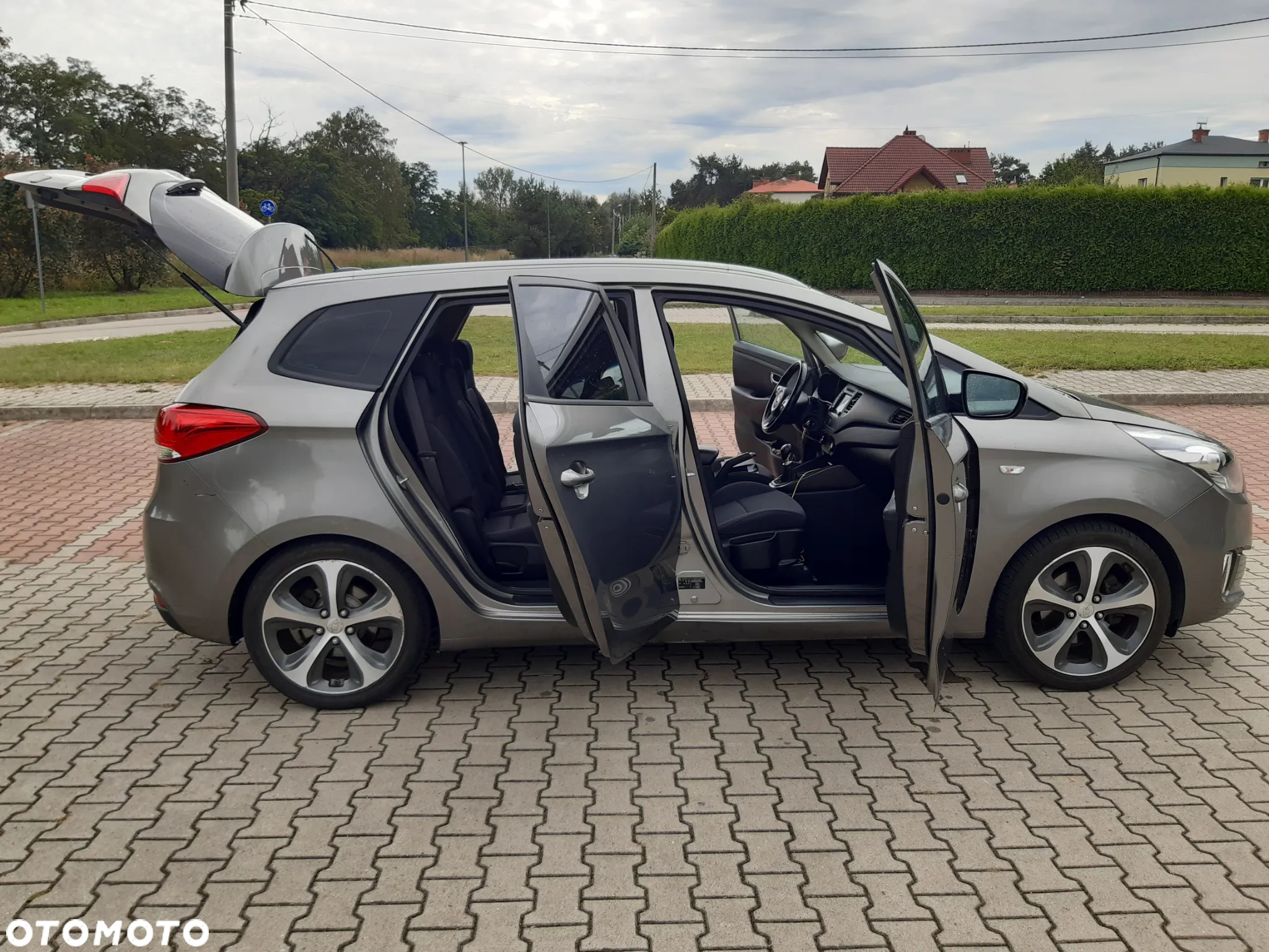 Kia Carens 1.7 CRDi 115 Dream Team Edition - 11