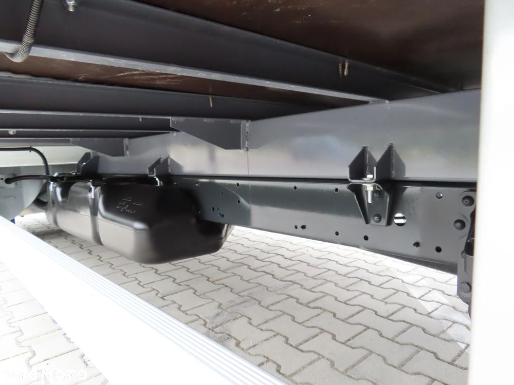 Iveco Daily 35S18 3.0 HPI 180 KM POWER Kontener+ WINDA BÄR 750 Kg 8.E.Palet 4270 mm Długi Boczne Drzwi Rozstaw Osi 4100 mm Ładowność 905 Kg GWARANCJA PRODUCENTA Stan Jak Nowy Gotowy Dostępny POLECAM - 19