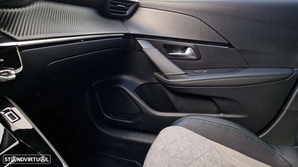 Peugeot e-208 GT - 21
