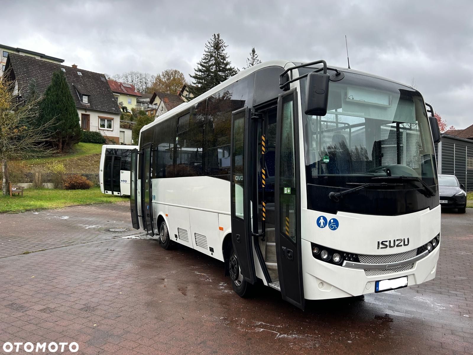 Isuzu Novo City midi - 1