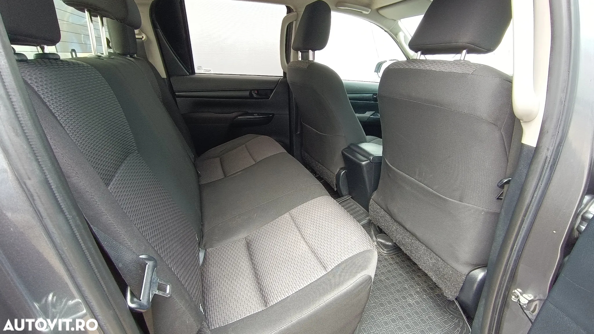 Toyota Hilux 2.4D 150CP 4x4 Double Cab 6MT Comfort - 15