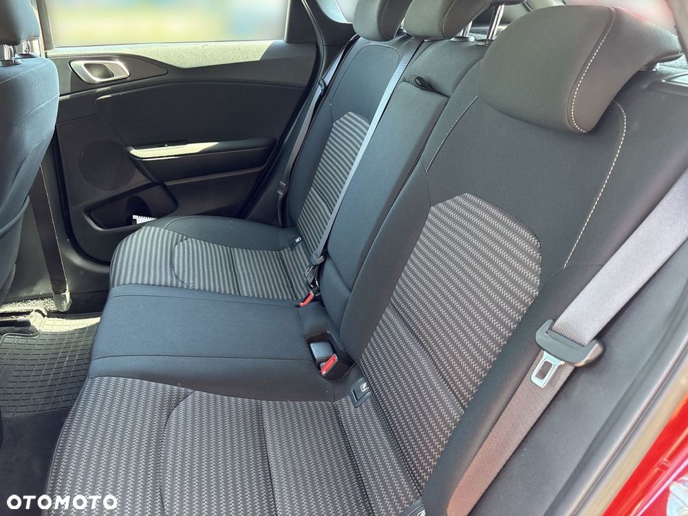 Kia Ceed - 16