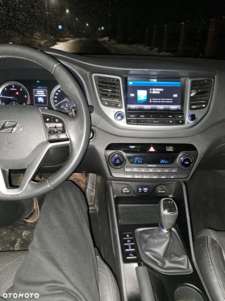 Hyundai Tucson blue 1.7 CRDi 2WD Intro Edition - 26