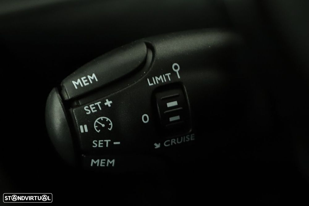 Peugeot 2008 1.2 PureTech Allure - 18