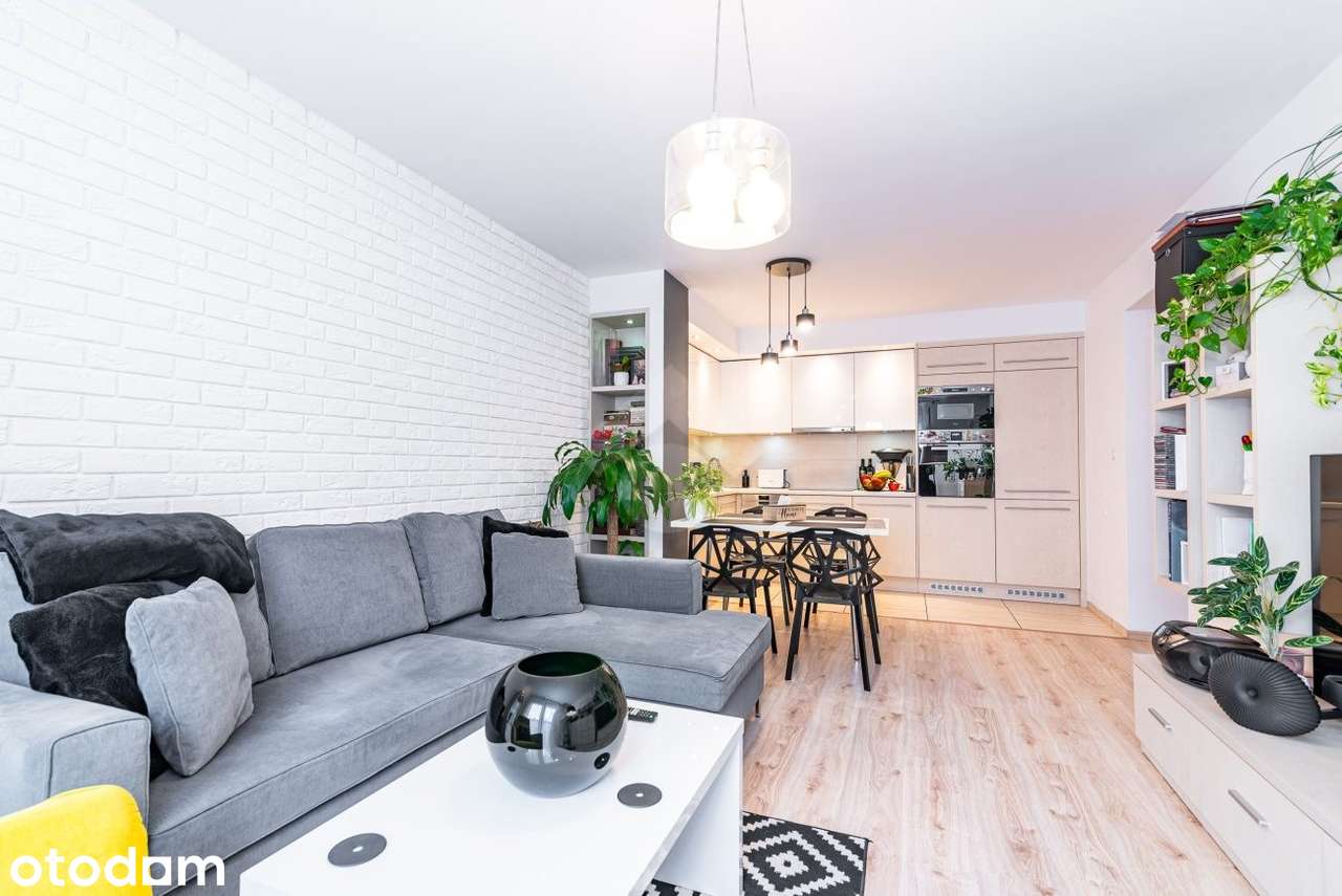 3 pokoje, duży balkon, garaż, tramwaj 150m, blisko Biedronka, Żabka
