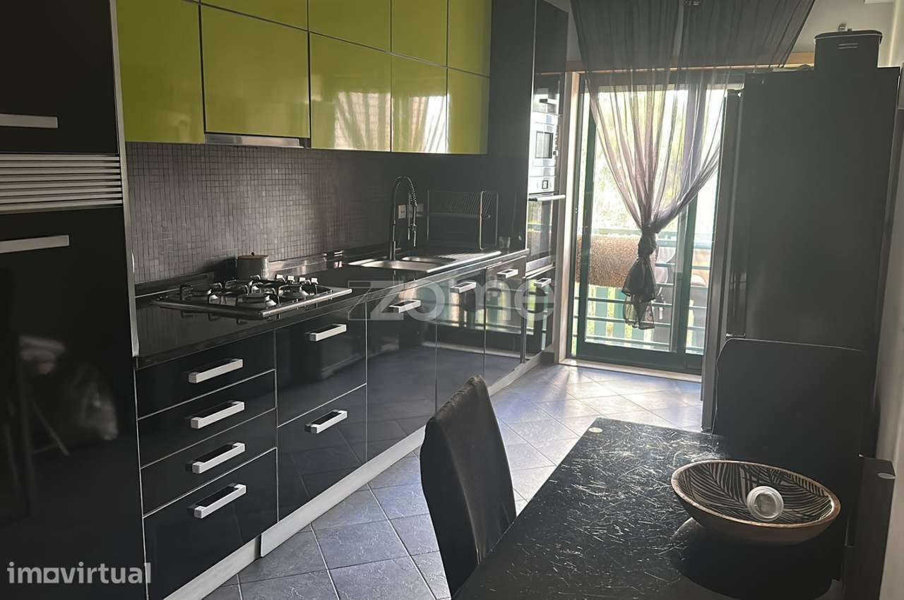 Duplex T6 com 2 suites, varanda e elevador em Sintra - Grande imagem: 5/28