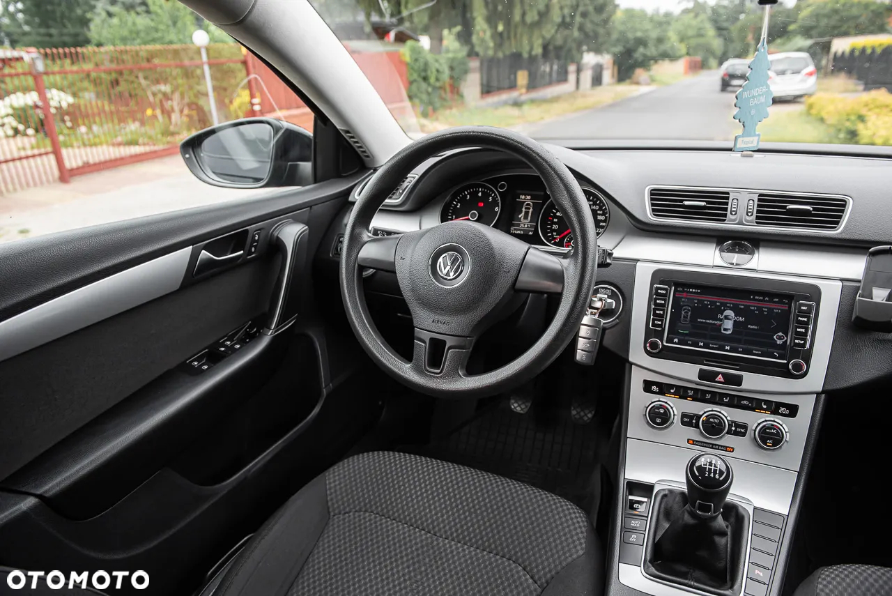 Volkswagen Passat - 25
