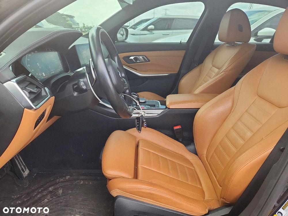 BMW Seria 3 330i xDrive M Sport - 6