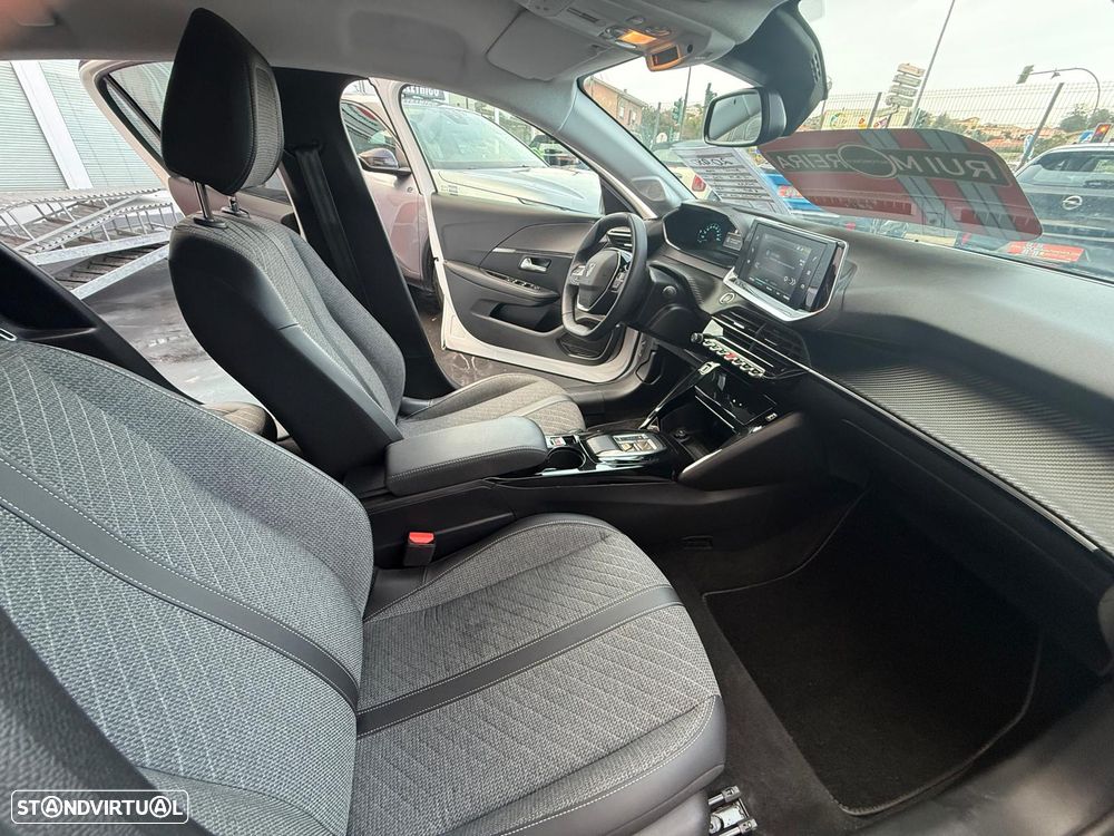 Peugeot e-208 - 15
