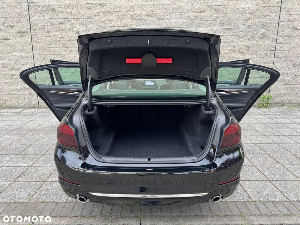 BMW Seria 5 518d Luxury Line - 9