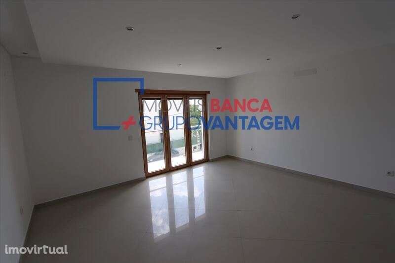 T4 situado no Pinhal Novo - Grande imagem: 3/10