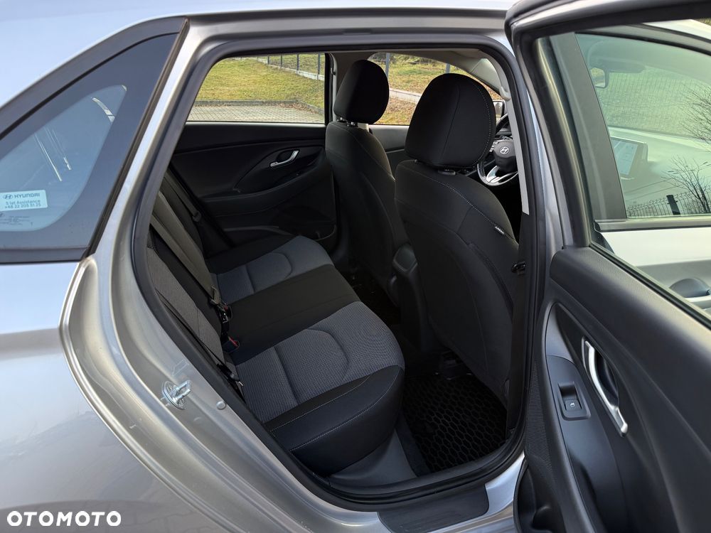 Hyundai i30 1.5 DPI Classic + - 23