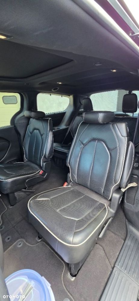 Chrysler Pacifica - 25