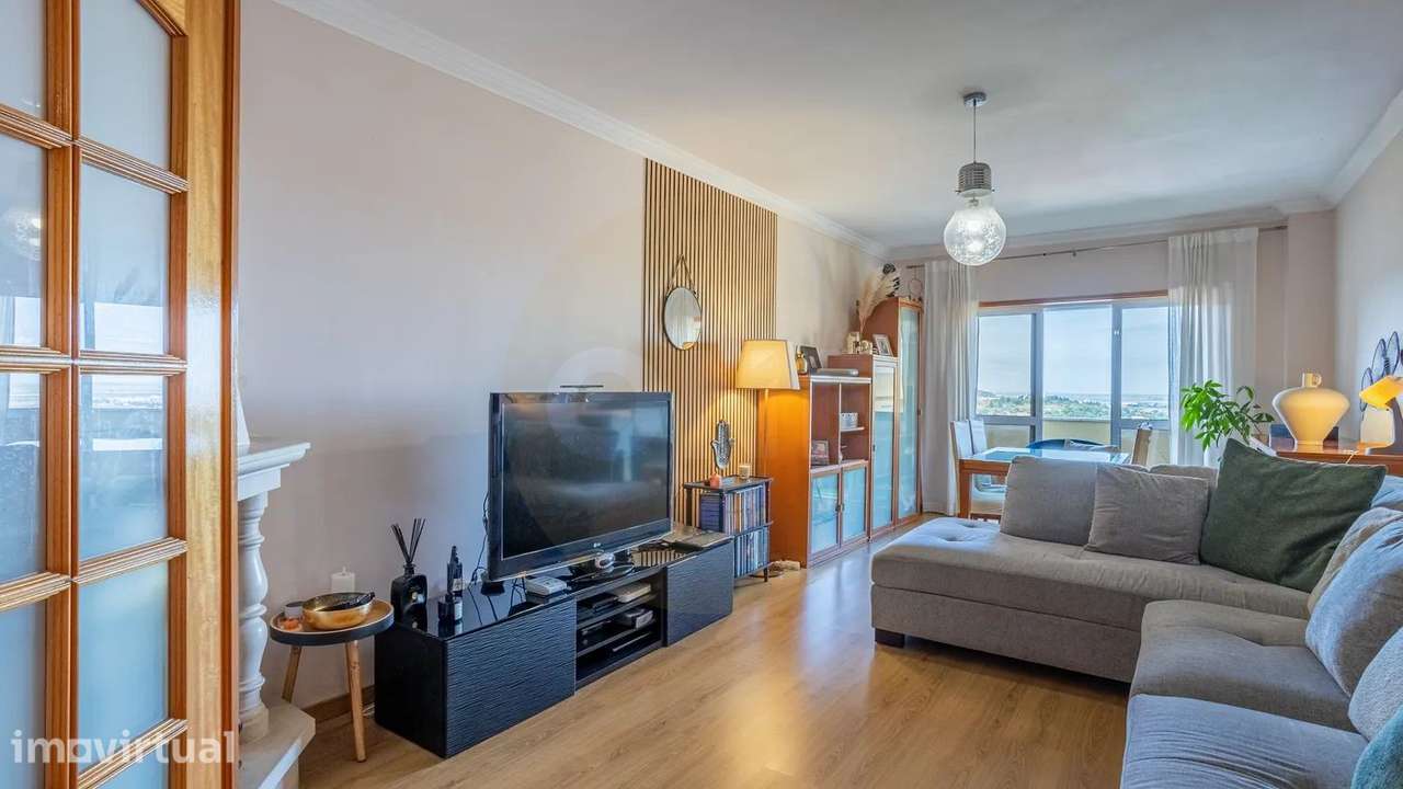 Apartamento T3 com suite, box e vista rio | Quinta da Piedade 2ª fase