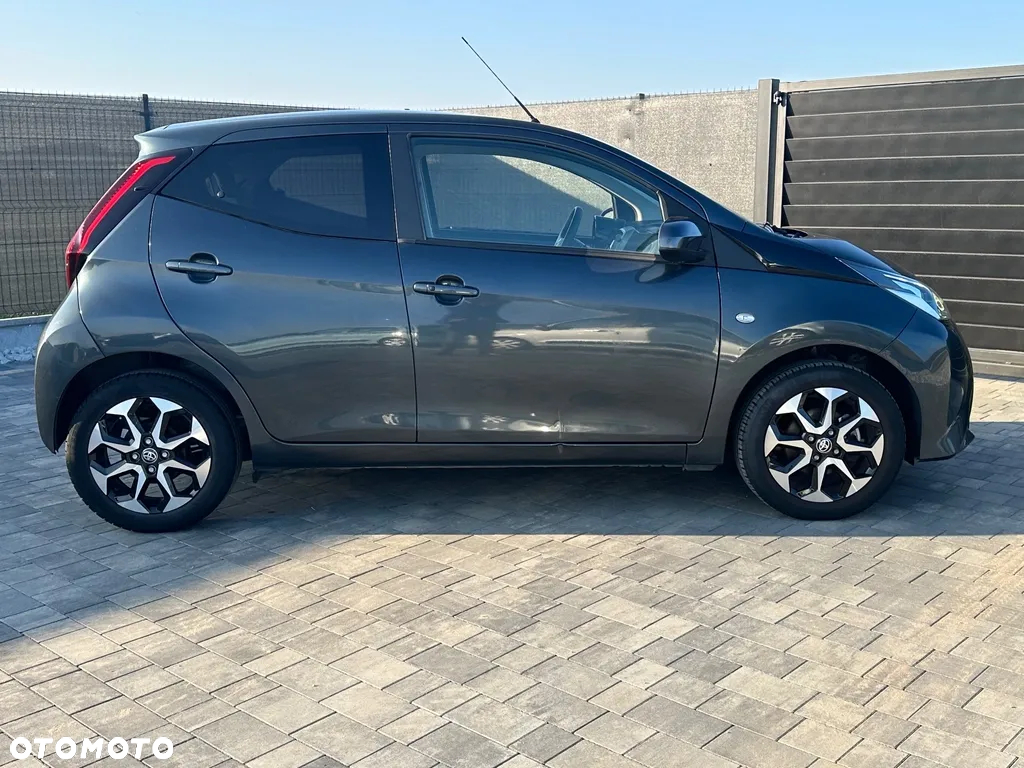 Toyota Aygo x-play connect - 2
