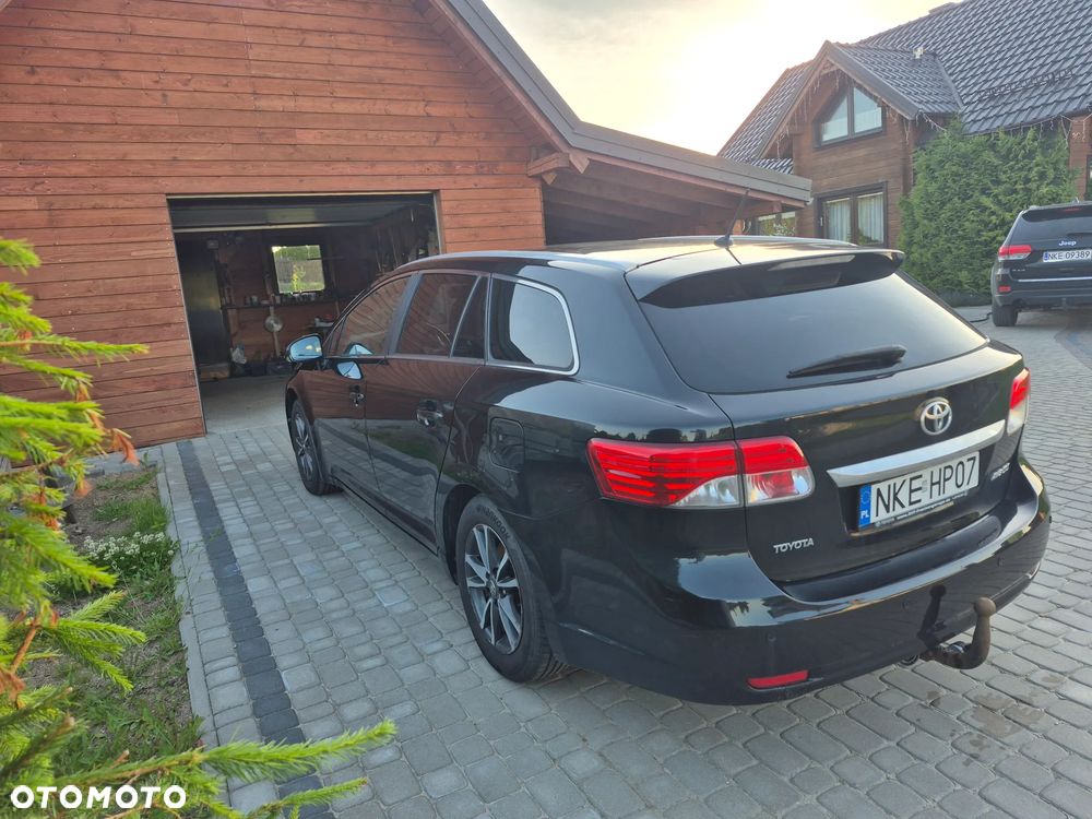 Toyota Avensis 1.8 Premium EU5 - 5