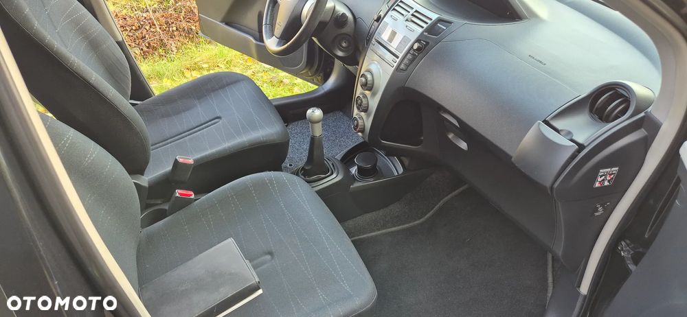 Toyota Yaris 1.3 VVT-i Executive - 23