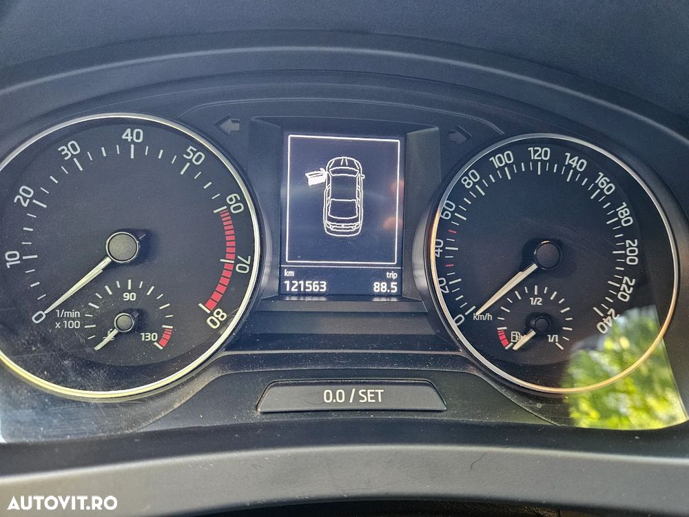 Skoda RAPID 1.2 TSI Ambition - 8