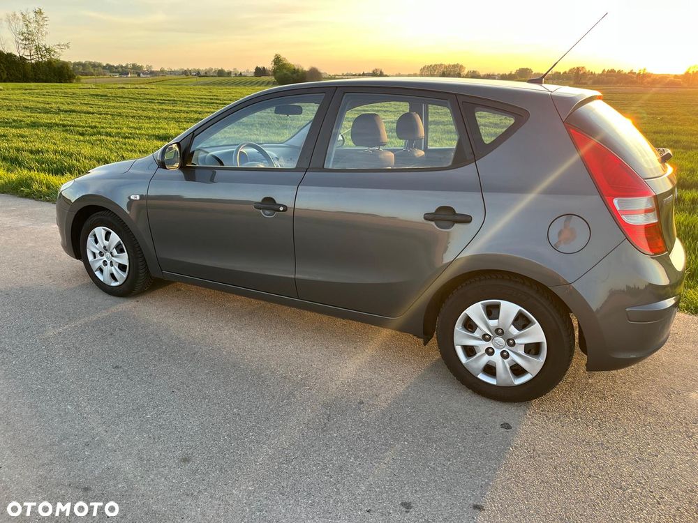 Hyundai i30 1.4 Base + - 5