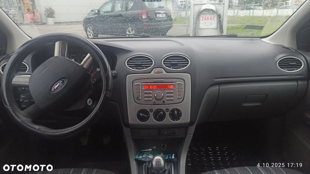 Ford Focus 1.6 Ambiente - 11