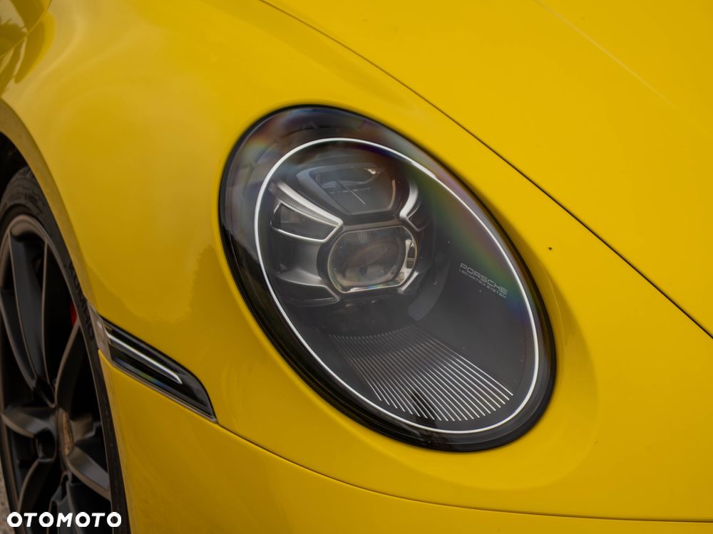 Porsche 911 Carrera 4S - 11